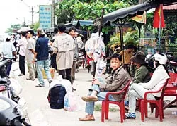 Căng thẳng tàu xe về TPHCM