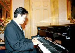 Trò chuyện đầu năm với  tiến sĩ sử học Nguyễn Mạnh Hùng, hiệu trưởng trường đại học Hồng Bàng: Phấn đấu vì mục tiêu giáo dục toàn diện ảnh 2