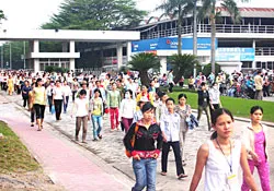 Ngày làm việc đầu năm tại các doanh nghiệp TPHCM: Khoảng 80% công nhân trở lại làm việc