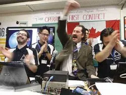 Một sinh viên gốc Việt tham gia nhóm chế thiết bị liên lạc với ISS