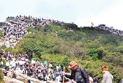 Hơn 3 vạn khách trẩy hội xuân Yên Tử