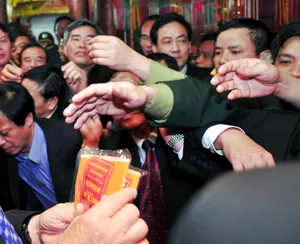 Trắng đêm cướp ấn đền Trần ảnh 2