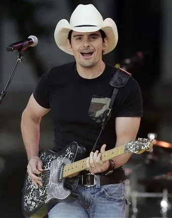Brad Paisley đứng đầu với 6 đề cử