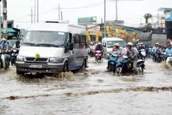 Triều cường: Nội, ngoại thành đều ngập