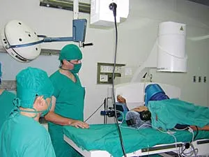 Bảo hiểm y tế: Quyền lợi “treo” - giải quyết thế nào?