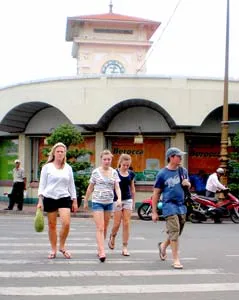 Phát triển du lịch tại TPHCM: Thừa quyết tâm, thiếu biện pháp ảnh 2