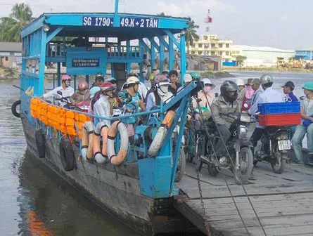 TPHCM: Đò ngang, mối lo vẫn còn…