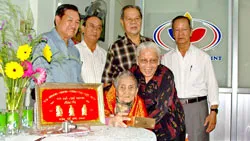 Mừng thọ Mẹ VNAH Nguyễn Thị Côn tròn 100 tuổi