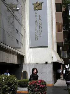 Vụ “siêu lừa” của Stanford lan rộng