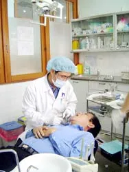 Thầy thuốc trẻ – Sống là cống hiến