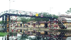 Cần chấm dứt cảnh “con nghiện bám cầu”