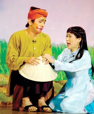 Cho biết hai nghệ sĩ trong ảnh này tên gì, tham gia tác phẩm nào?