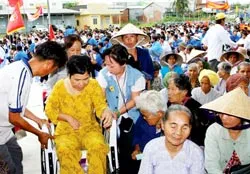 Doanh nhân làm từ thiện: Góp hương cho đời