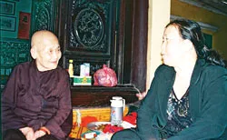 Nhặt từng xu đi làm từ thiện