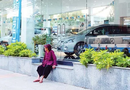 Giá ô tô giảm mạnh - Các salon có nguy cơ đóng cửa