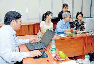 Buổi tư vấn trực tuyến về tuyển sinh ĐH-CĐ năm 2009 trên SGGP Online. Ảnh: MAI HẢI