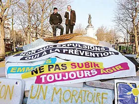 Pháp: “Núi nệm” phản đối trục xuất người thuê nhà