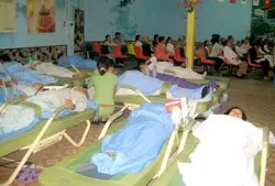 Lại xuất hiện vòng đá, giường massage được quảng cáo chữa bệnh nan y