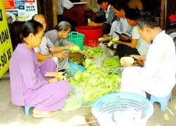 Đến thăm “lò cơm” của bệnh nhân nghèo