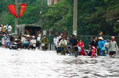 Quang cảnh trên đường Giải Phóng, đoạn ga Giáp Bát trong chiều 4-11-2008. Ảnh: Trần Bình