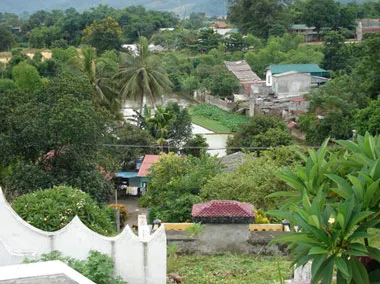 Hòa Bình: Hơn 20 năm sống “ôm” nghĩa địa