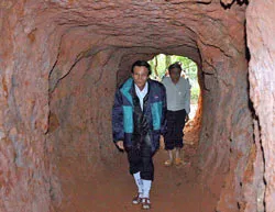 Địa đạo giữa... Trường Sơn