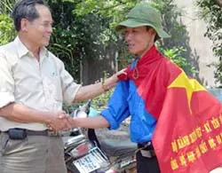 Hoãn đám cưới đi bộ xuyên Việt ủng hộ công lý