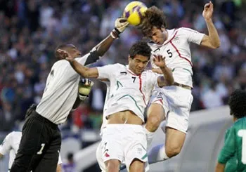 HLV Ali Daei: “Tôi sẽ không từ chức!” ảnh 2