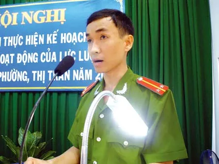 Người cảnh sát khu vực luôn gần dân