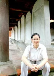Non nhà vạn dặm xa