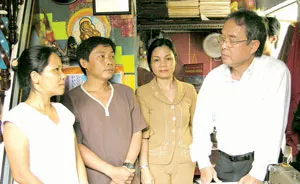 Giám sát vợ, con đảng viên  để phòng ngừa tham nhũng?