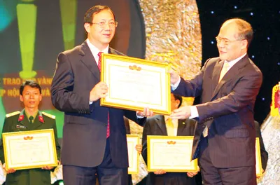 81 doanh nghiệp nhận Cúp vàng “Doanh nghiệp hội nhập và phát triển”