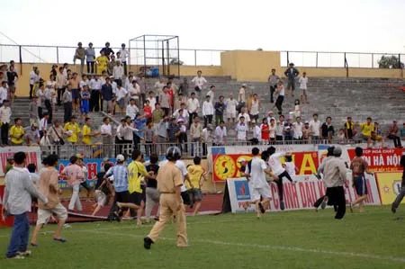 “Quýt làm, cam chịu” hay sự bất lực?