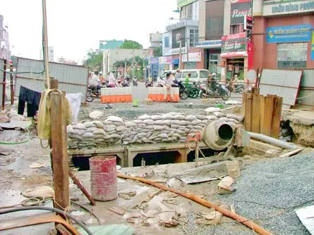 Kiểm tra trật tự an toàn giao thông và rào chắn công trình - Phạt chưa đủ “đô”, đơn vị chây lì