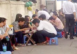 Hàng rong – chực chờ hiểm họa