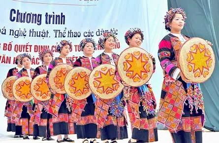 Dân tộc Lô Lô (Điện Biên) với điệu múa Vui được mùa.