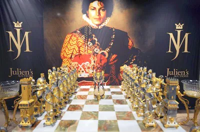 Michael Jackson hủy bán đấu giá kỷ vật. Vì sao?