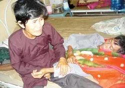 Nhà nghèo, hai vợ chồng đều bị tai biến