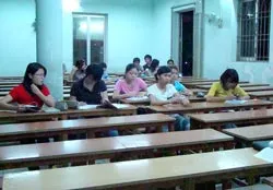 Chuyện lạ mùa luyện thi ĐH 2009: Các “lò” vắng sĩ tử!