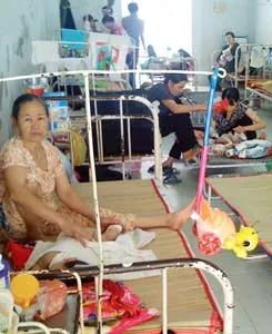 Nắng nóng: Trẻ em, người lớn cùng bệnh