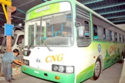 Xe buýt sử dụng nhiên liệu sạch, bao giờ?