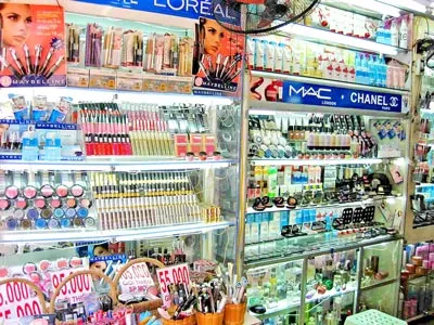 Dùng mỹ phẩm giả: Cẩn thận - tiền mất, tật mang