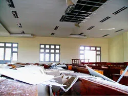 Sập trần nhà giảng đường A7 Đại học Đà Lạt