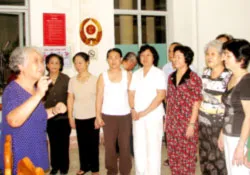 Nghệ sĩ lão thành làm theo gương Bác