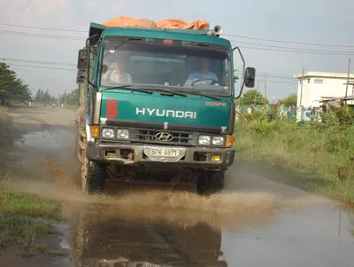 Quận 9, TPHCM: Tan nát đường Liên Phường
