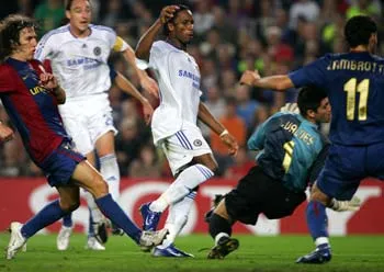 Trước trận lượt đi bán kết Champions League Barcelona - Chelsea: Pep, Guus và những giả thiết