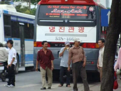 Xe “dù”, bến “cóc”… lộng hành