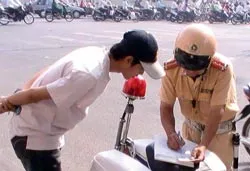 CSGT tăng cường kiểm tra, xử phạt tại khu trung tâm TPHCM.