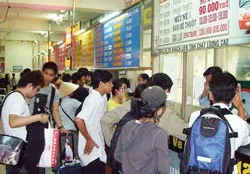 Dịp lễ 30-4 và 1-5: Không thiếu xe, chỉ lo tắc đường