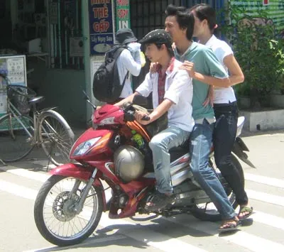 Sinh viên với văn minh đô thị: Ý thức vẫn còn… kém